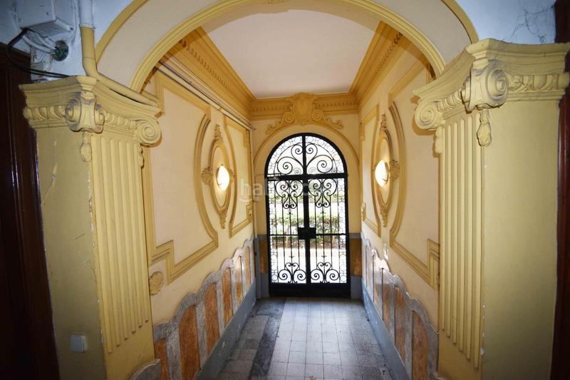 Foto cdec8811-74cf-45f9-adb8-54dba77f4659. Piso  con encanto y mucha luz en finca señorial del 1927 en Sitges
