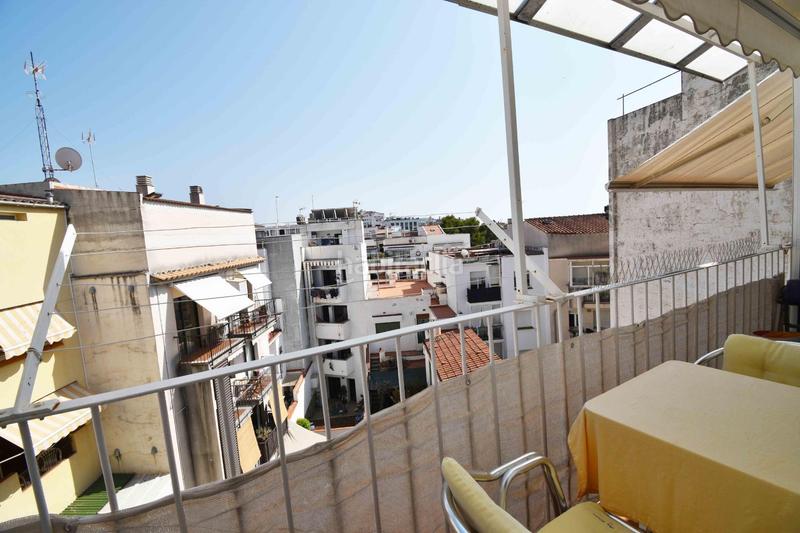 Foto fc64abe1-6c8c-4c2c-8a49-0846296a220c. Piso  con encanto y mucha luz en finca señorial del 1927 en Sitges