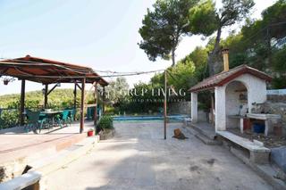 Maison à Can Lloses - Can Marcer. Terreno esquinero con casita, piscina y vistas infinitas a la na
