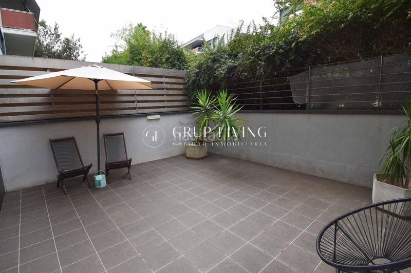Foto 11fc8a7f-6c27-4427-90e7-416bb1fffb42. Alquiler piso planta baja con jardín y piscina comunitaria, alquiler temporal en Sitges