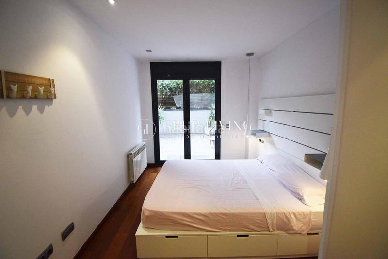 Foto 20a8b543-538d-4ace-a41b-064c36382d70. Alquiler piso planta baja con jardín y piscina comunitaria, alquiler temporal en Sitges