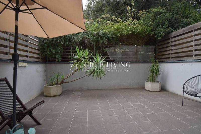Foto 525fb83b-b04e-4f52-978d-2ef5b0f3587b. Alquiler piso planta baja con jardín y piscina comunitaria, alquiler temporal en Sitges