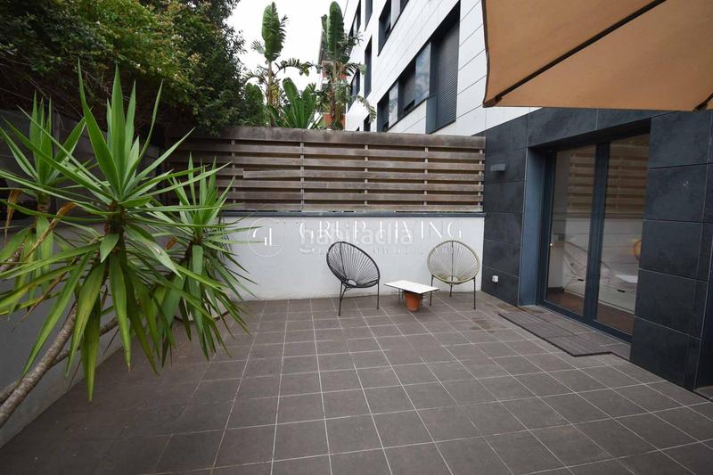 Foto 555a8fcf-e9f6-4a88-b52f-a8e75d595966. Alquiler piso planta baja con jardín y piscina comunitaria, alquiler temporal en Sitges