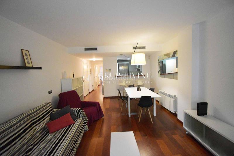 Foto 5e8ce80b-b9e6-4b98-8c77-df0aa8b09134. Alquiler piso planta baja con jardín y piscina comunitaria, alquiler temporal en Sitges