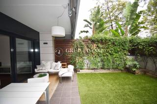 Location Appartement à La Plana. Planta baja con jardín y piscina comunitaria, alquiler temporal