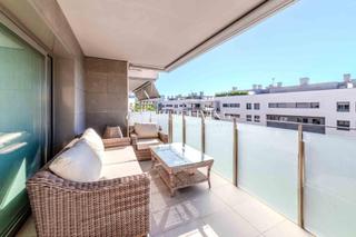 Piso en La Plana. Amplio piso esquinero con 4 dormitorios y gran terraza en la pla