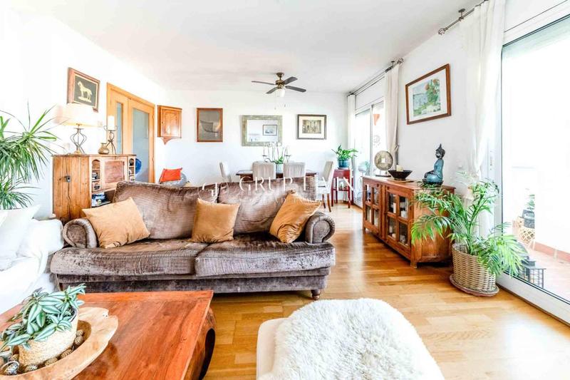Foto 890dee7a-bc1d-457c-a95a-bbe9be893a7c. Piso ático dúplex con espectaculares vistas al mar y en Sitges