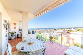 Pis a Els Molins - Pins Vens. Ático dúplex con espectaculares vistas al mar y sitges