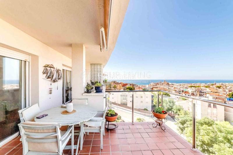 Foto c8e4661a-40b7-4427-9318-fc073338b43e. Piso ático dúplex con espectaculares vistas al mar y en Sitges
