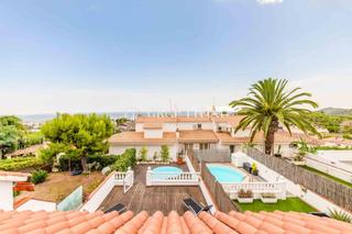 Casa a Vallpineda - Rocamar. Exclusiva casa adosada en vallpineda con piscina privada y vista