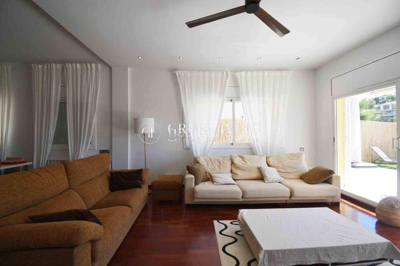 Foto 2457aab6-bbf1-44b4-bf37-2363e62e9a8c. Lloguer casa amb aparcament piscina a Levantina - Montgavina - Quintmar Sitges