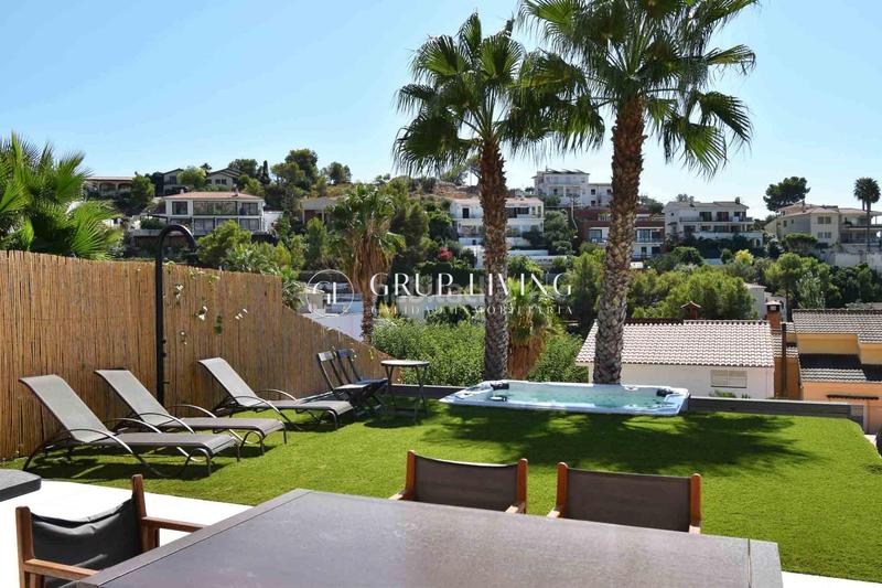 Foto 31bed74c-d202-4485-b5a4-033913bd4917. Lloguer casa amb aparcament piscina a Levantina - Montgavina - Quintmar Sitges