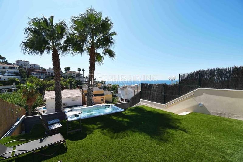 Foto 336f7512-a78f-43bb-ba2f-eb3f545c58e9. Lloguer casa amb aparcament piscina a Levantina - Montgavina - Quintmar Sitges