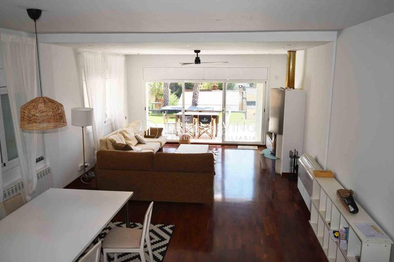 Foto 462d51eb-9f87-478f-90a3-97090cebd8f4. Lloguer casa amb aparcament piscina a Levantina - Montgavina - Quintmar Sitges