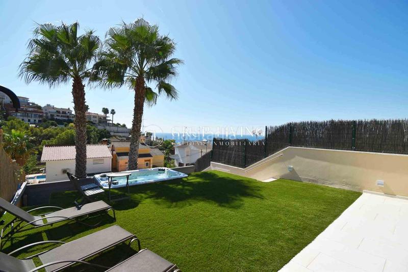 Foto 5f3251fe-9412-426e-9146-ac8b5aec0a19. Lloguer casa amb aparcament piscina a Levantina - Montgavina - Quintmar Sitges