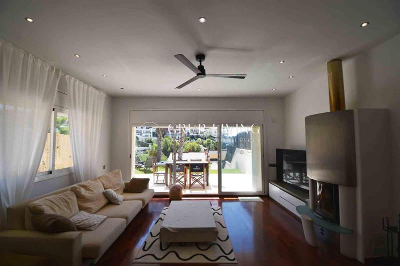 Foto 6dd4c7b7-cafb-440f-948f-aa900e7dad14. Lloguer casa amb aparcament piscina a Levantina - Montgavina - Quintmar Sitges