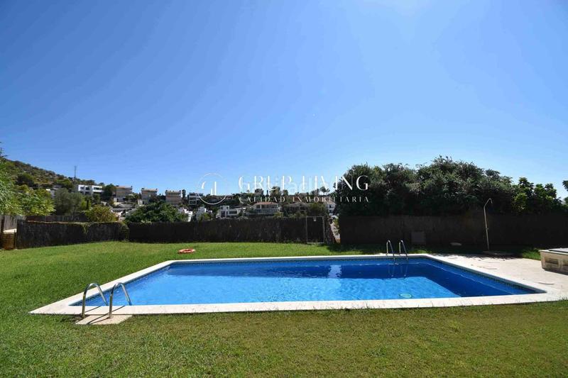 Foto 7ad6f99a-3229-43b2-8b7d-eb8d2dfb9a35. Lloguer casa amb aparcament piscina a Levantina - Montgavina - Quintmar Sitges