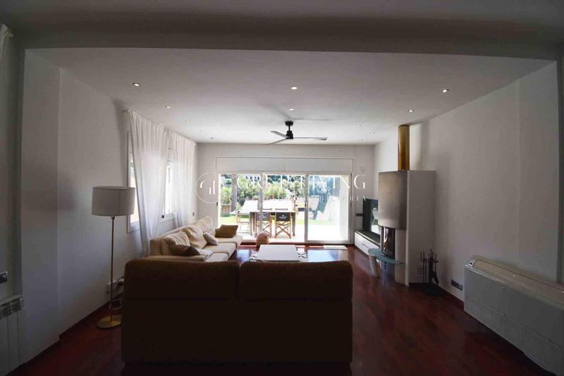 Foto bd9b4db9-3909-4112-b4e8-8752b17dd2cf. Lloguer casa amb aparcament piscina a Levantina - Montgavina - Quintmar Sitges