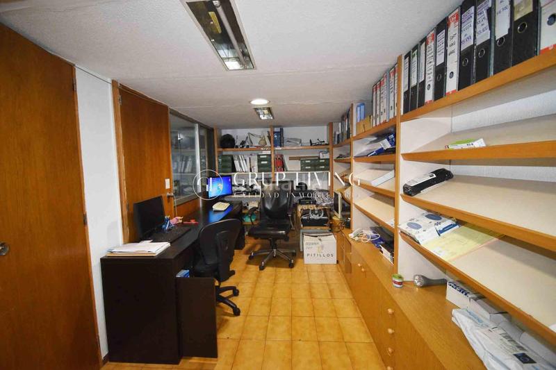 Foto d6e5b6b8-6d8e-47f8-9a95-9c728cc57168. Local comercial gran local en gran via cerca de plaza españa en Barcelona