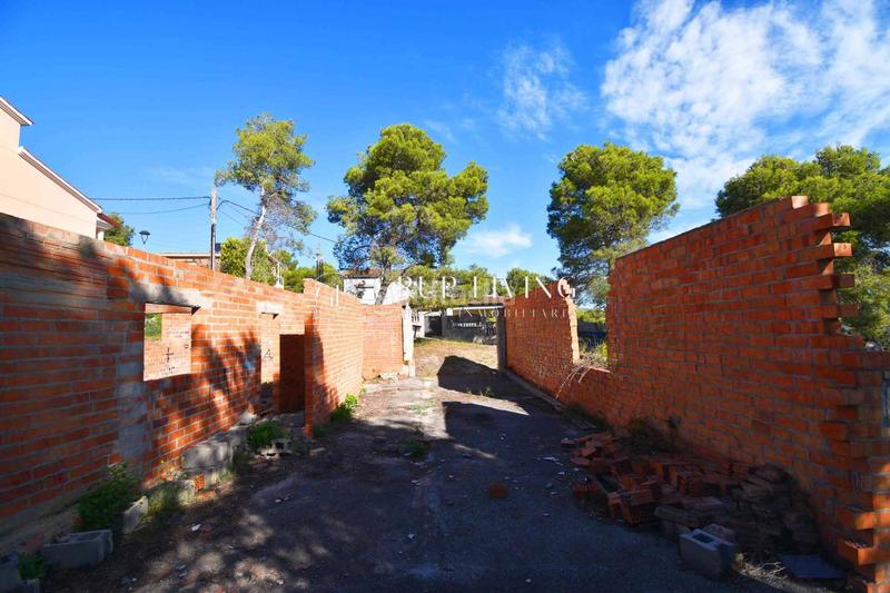 Foto a2f4830c-f7e2-4943-a6d5-67e0d46543f6. Terreno residenziale in Canyelles