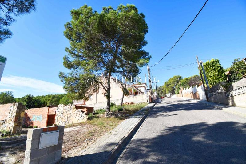 Foto dbf64fee-cf9d-4dee-8245-40a0e6b67427. Terreno residenziale in Canyelles