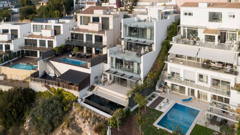 Foto 8742b75a-c458-41af-aa87-443d53dfef41. Casa amb calefacció aparcament piscina a Levantina - Montgavina - Quintmar Sitges