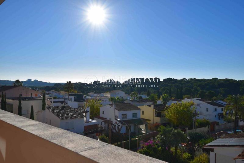 Foto 6d9199b4-6047-4d07-9f62-3e2ee1d21638. Alquiler piso ático dúplex luminoso en Centre Sant Pere de Ribes