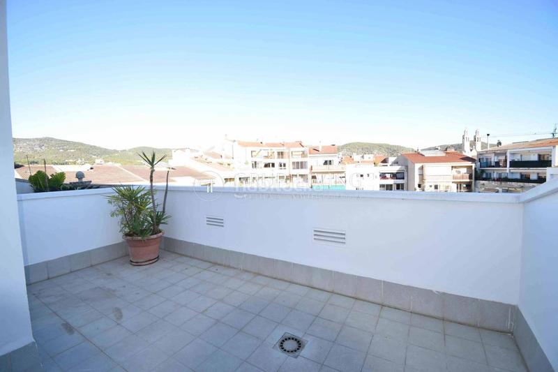 Foto e3e46c01-69d6-4bf0-935f-1117ed36f47a. Alquiler piso ático dúplex luminoso en Centre Sant Pere de Ribes