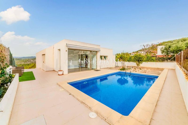 Foto 24cf872a-b0ff-4fcc-b46f-274cbfdfc23d. Casa amb calefacció piscina a Levantina - Montgavina - Quintmar Sitges