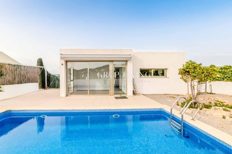 Foto 53db30a5-766d-4874-a96f-0c86fa1b54c8. Casa amb calefacció piscina a Levantina - Montgavina - Quintmar Sitges