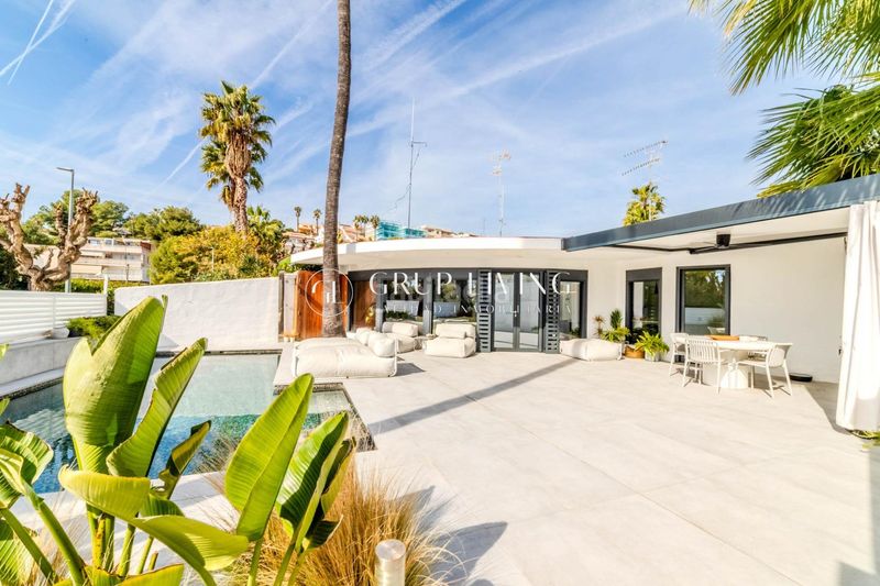 Foto f1ac1a1e-8e7d-4be1-9467-4f7f3491f9bf. Casa amb calefacció aparcament piscina a Vallpineda-Santa Bàrbara Sitges