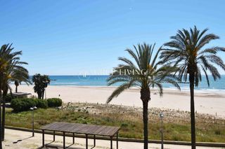 Rent Flat in Santa Maria-l´Eixample-Sud Sumella. Alquiler de temporada en primera linea de mar de cubelles