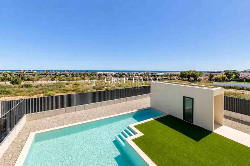 Foto 2825444f-f247-4d2d-bd4f-7474ea30b79c. Casa amb calefacció aparcament piscina a Can Pei Sitges