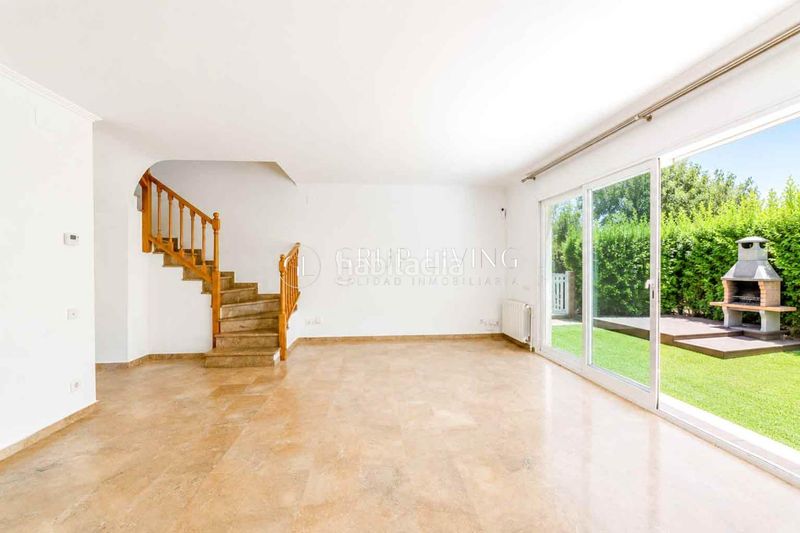 Foto 4c97551d-8f17-4129-b2cd-4fd699433306. Casa amb calefacció aparcament a Can Girona - Terramar - Vinyet Sitges