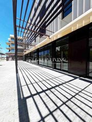 Lloguer Local Comercial a Les Salines-Pla de Sant Pere. Local comercial de obra nueva a primera linea de mar