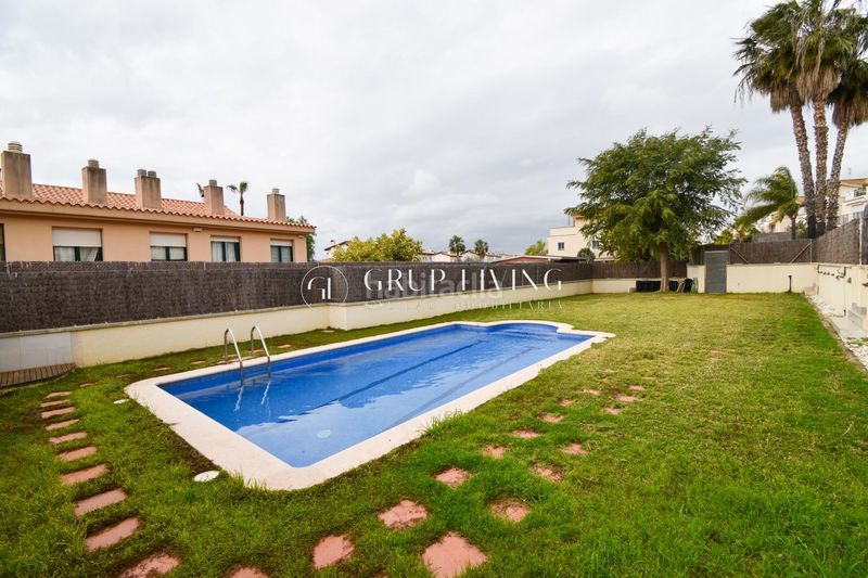 Foto 65be3602-bbc2-4de0-befb-9950df5adbcd. Pis amb calefacció aparcament piscina a Levantina - Montgavina - Quintmar Sitges