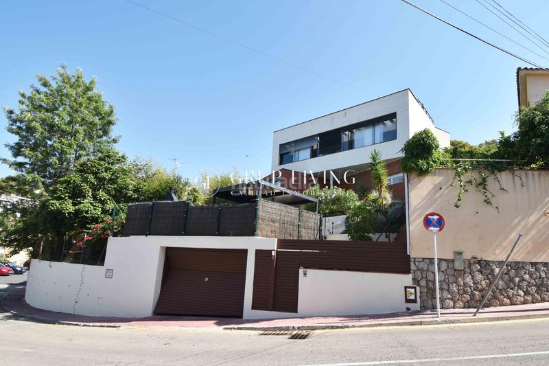 Foto 0a4c80b8-d24e-42a3-bec7-f4591c4969f8. Casa amb calefacció aparcament piscina a Levantina - Montgavina - Quintmar Sitges