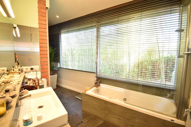 Foto 4a037a08-75e2-49ac-a2bc-d59f66c00e4c. Casa amb calefacció aparcament piscina a Levantina - Montgavina - Quintmar Sitges