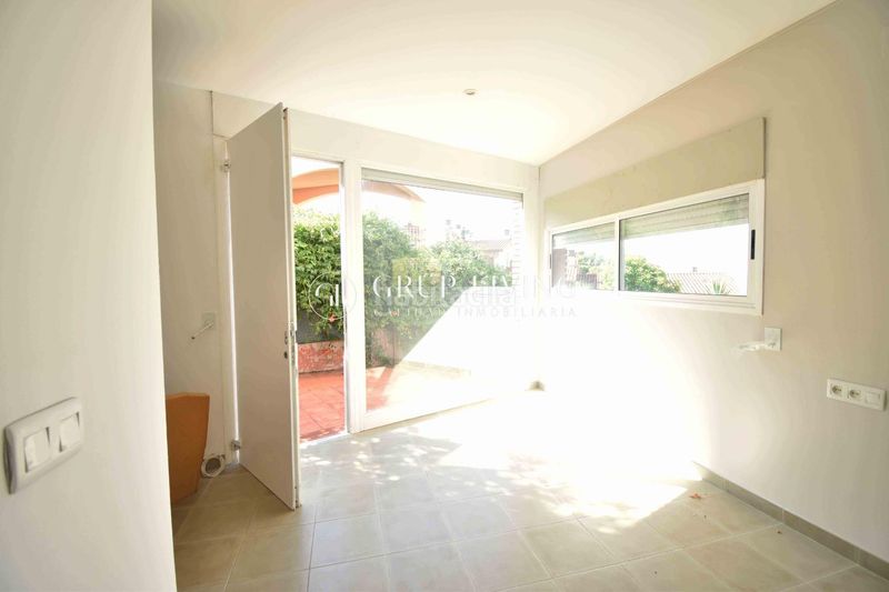 Foto 8b3e17b2-6994-4907-9275-9474d8213f97. Casa amb calefacció aparcament piscina a Levantina - Montgavina - Quintmar Sitges