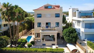 House in Can Girona - Terramar - Vinyet. Villa madonna impresionante villa frente al mar en una de las zo