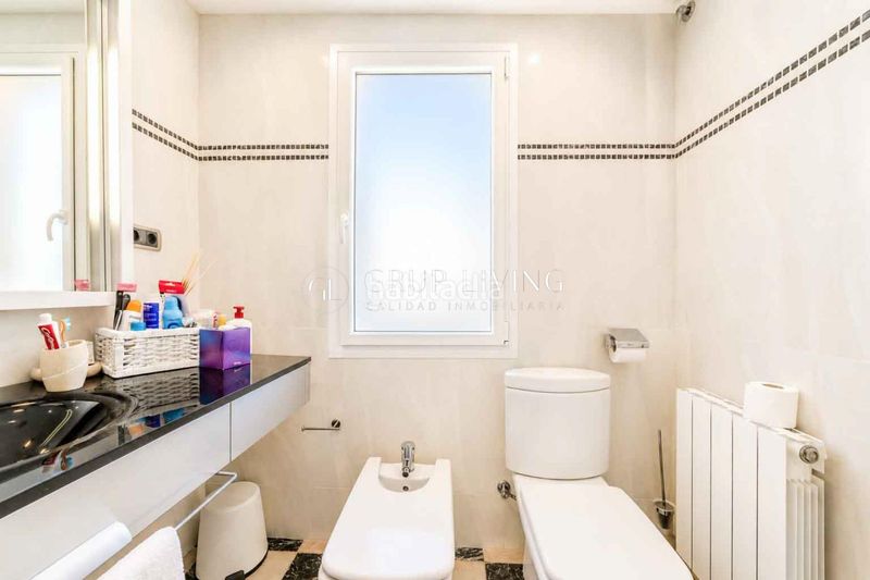 Foto 841da602-4b43-43d8-a09f-74ca18330bc5. Casa amb calefacció aparcament piscina a Can Girona - Terramar - Vinyet Sitges