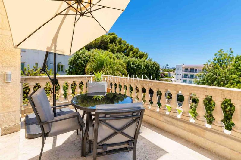 Foto a2926da8-90ae-460f-be40-4cc8acb4485a. Casa amb calefacció aparcament piscina a Can Girona - Terramar - Vinyet Sitges
