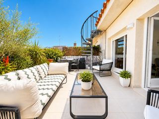 Miete Etagenwohnung in Vallpineda-Santa Bàrbara. Ático reformado, amueblado con gusto y lleno de luz, alquiler de