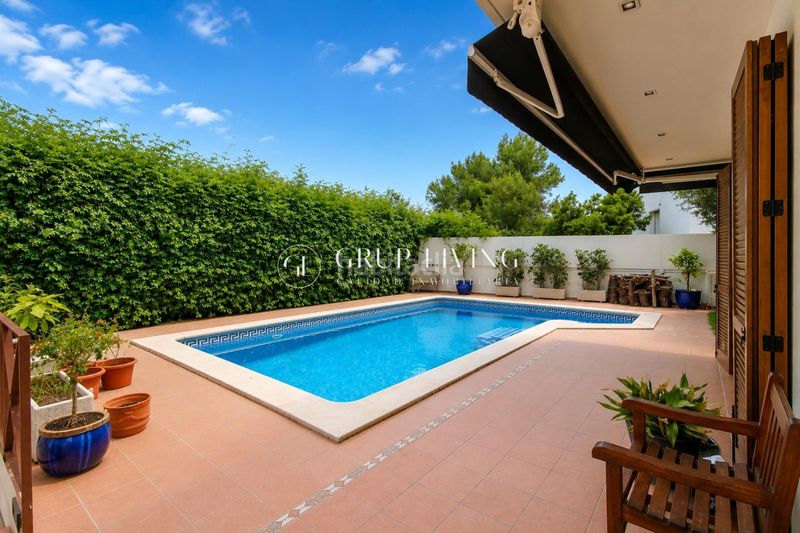 Foto 8da4db7e-e384-40c7-a5eb-d008817f121a. Casa amb calefacció aparcament piscina a Vallpineda-Santa Bàrbara Sitges
