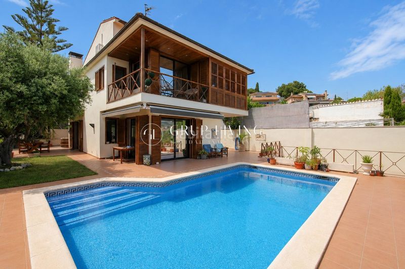 Foto bf45e79b-8f1f-40c8-ba34-98c63d128b31. Casa amb calefacció aparcament piscina a Vallpineda-Santa Bàrbara Sitges