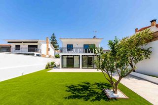 Casa in Vallpineda - Rocamar. Exclusiva vivienda de diseño contemporáneo en rocamar, a un paso