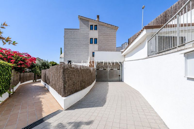 Foto 17f31ef8-9831-4333-a530-40d3646b3220. Casa amb calefacció aparcament piscina a Levantina - Montgavina - Quintmar Sitges