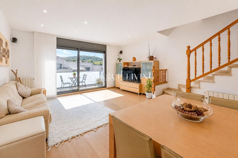 Foto 31213240-8923-4b7f-b5f3-dd8e852edce6. Casa amb calefacció aparcament piscina a Levantina - Montgavina - Quintmar Sitges