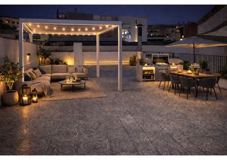 Flat in Carrer de neptú 14. Como vivir en una casa con gran terraza privada junto a vía augu