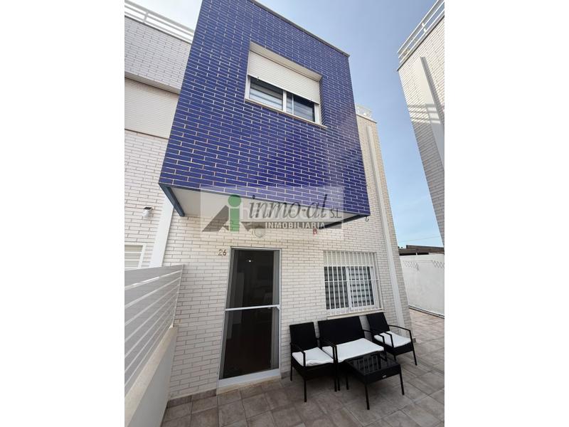 Foto a9fd63c0-b8af-4fe1-9f0b-0120b9de500e. Maison jumelée avec parking dans Playa-Ben Afeli Almazora / Almassora